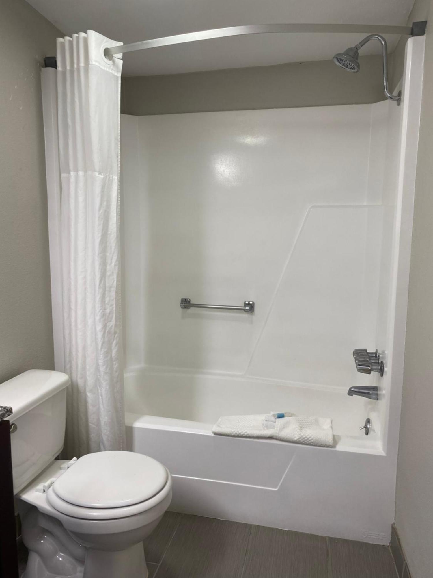 Cambridge Inn Oklahoma City Buitenkant foto